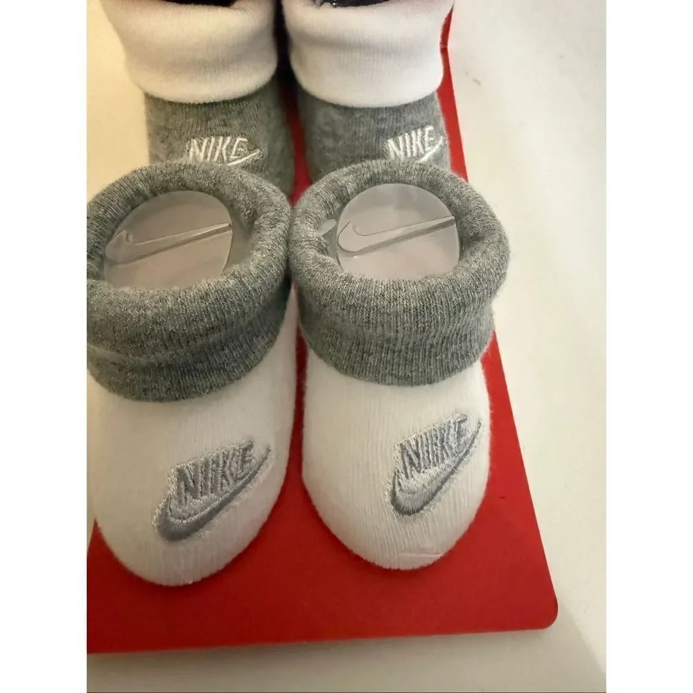 Nike Infant Newborn 2-Pack Swoosh Bootie Socks Gray White Size 0-6 Months NWT